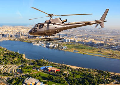 جولة ايقونية بالهليكوبتر 12 دقيقة في دبي