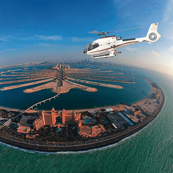 رحلة مميزة بالطائرة الهليكوبتر لمدة 17 دقيقة في دبي